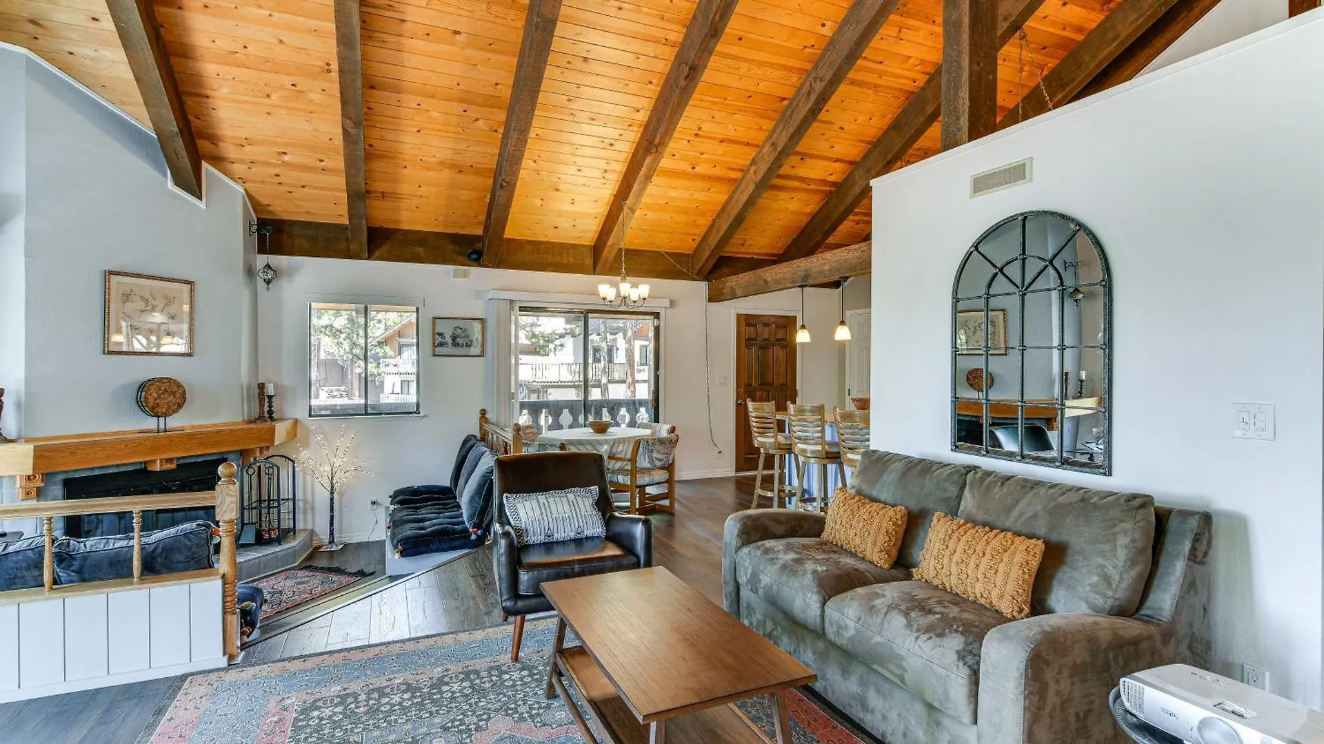 South Lake Tahoe Cabin Near Skiing And Beach Access Vakantiehuis