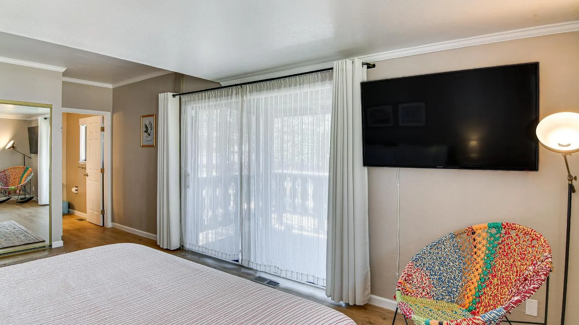 South Lake Tahoe Cabin Near Skiing And Beach Access